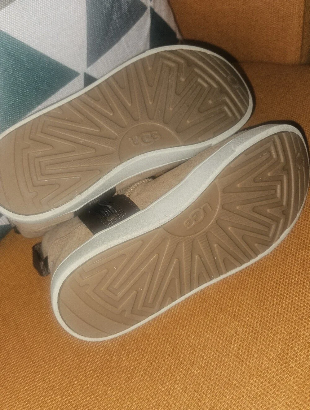 UGG Kids Tan Suede Double Zip-Closure Ankle Sneakers Sz 2 Cool Kid